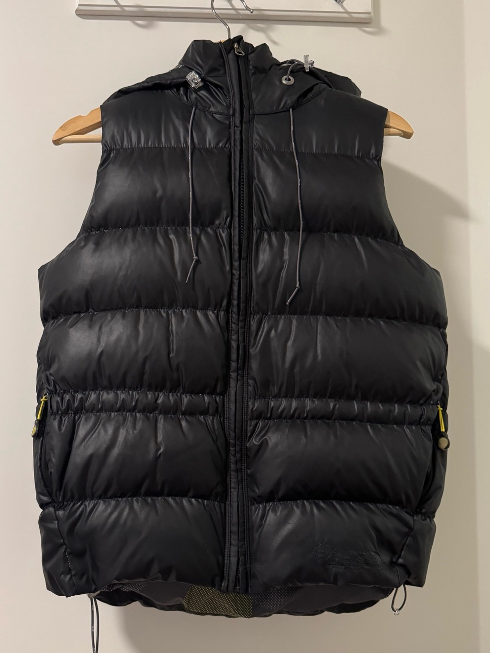 Aritzia TNA Black Hooded Down Puffer Vest Size S